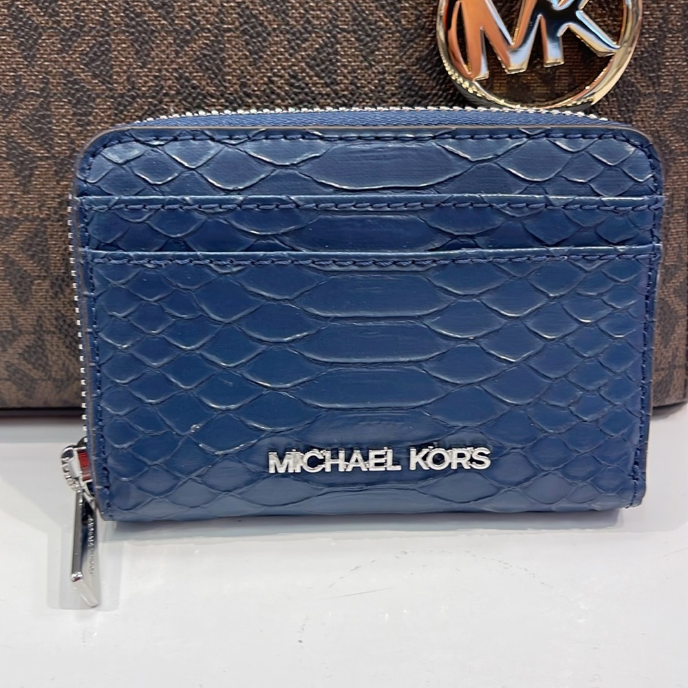 Michael Kors Women Medium Zip Around Card Case Coin Pouch Wallet Navy
NWT - Picture 13 of 16